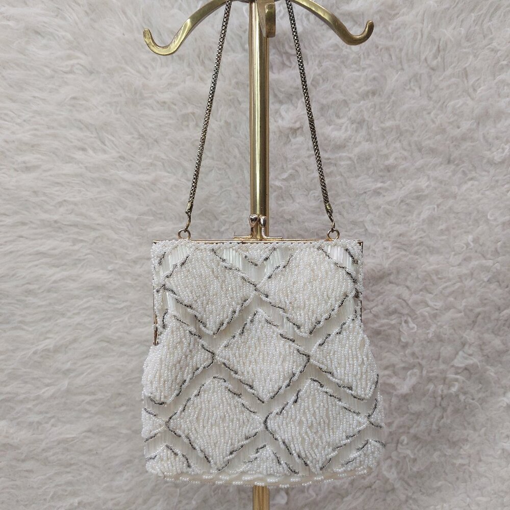 Vintage Du-Val White and Gray Seed and Bugle Beaded Evening bag with a kiss lock